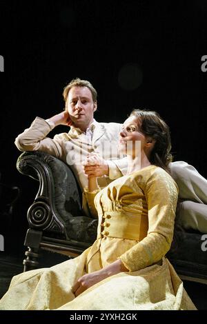 Peter McDonald (Richard Rowan), Dervla Kirwan (Bertha) in ESILIATI di James Joyce al Cottesloe Theatre, National Theatre (NT), Londra SE1 02/08/2006 design: Hildegard Bechtler illuminazione: Peter Mumford regista: James Macdonald Foto Stock