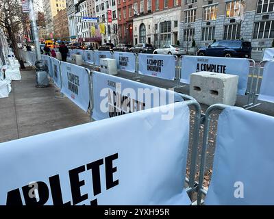 NEW YORK, NY, USA - 13 DICEMBRE 2024: Street Atmosphere prima della prima di Searchlight Pictures "A complete Unknown" al SVA Theater Foto Stock