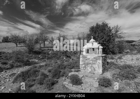 chiesa modello sul ciglio della strada a creta Foto Stock