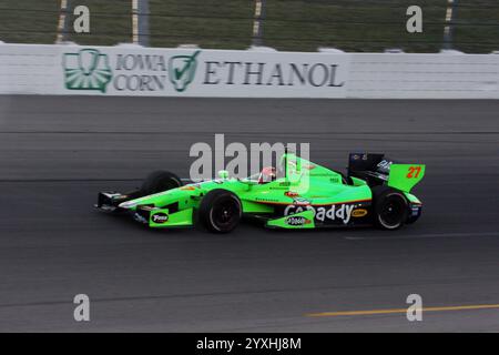 Newton Iowa, USA - 22 giugno 2012: IndyCar Iowa Corn 250. Corse all'autodromo Iowa Speedway. 27 James Hinchcliffe Toronto Team GoDaddy.com Foto Stock