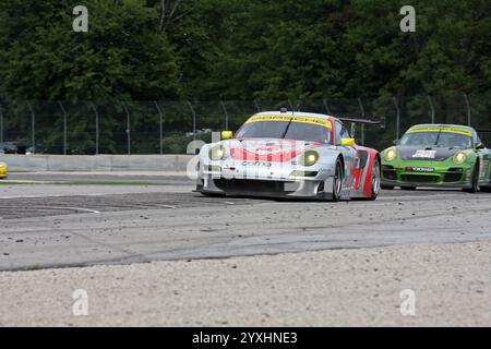 Elkhart Lake Wisconsin, USA - 18 agosto 2012: Road America Road Race Showcase, ALMS, auto sportive multi-class e gare di motori GT. American le Mans serie Foto Stock