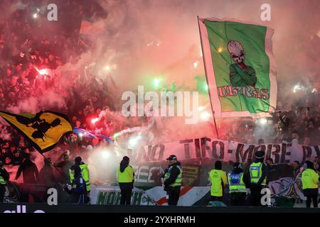 La Green Brigade, nota anche come Celtic Ultras, tifosi del Celtic Football Club che gioca nella Scottish Premier Football Division, Foto Stock