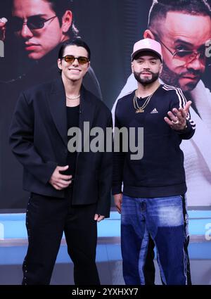 Doral, Stati Uniti. 16 dicembre 2024. DORAL, FLORIDA - 16 DICEMBRE: Maeso e Nacho vengono visti durante "la Voz de la Mañana" per promuovere la loro nuova canzone "te Encontré" agli Univision Studios il 16 dicembre 2024 a Doral, Florida. (Foto di Dax Tamargo/Sipa USA) credito: SIPA USA/Alamy Live News Foto Stock