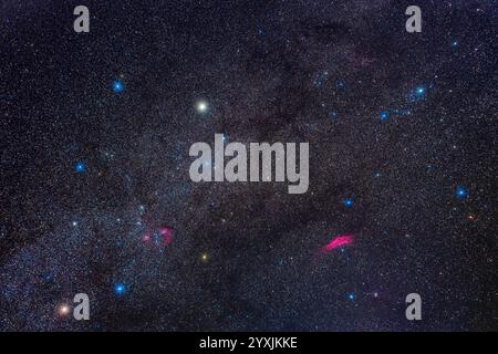 Le costellazioni settentrionali del cielo invernale di Auriga (a sinistra) e Perseo (in alto a destra). Foto Stock