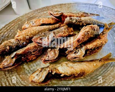 Pesce fritto locale a Istanbul, Turkiye (Turchia) Foto Stock