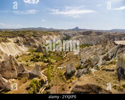 Splendida vista aerea della Love Valley in Cappadocia, Turchia Foto Stock
