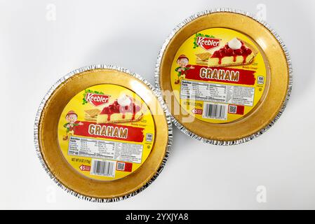 Crosta di biscotti Graham in mostra per i dolci da forno durante le festività natalizie in cucina Foto Stock