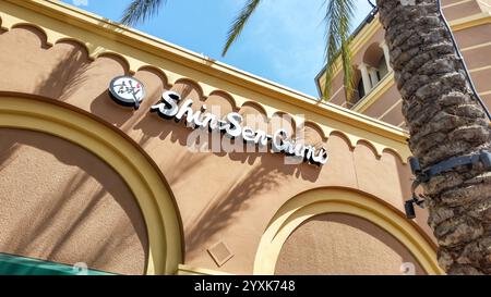 Irvine, California, Stati Uniti - 03-29-2019: Una vista di un cartello con la facciata del negozio per il ristorante ramen noto come Shin Sen Gumi. Foto Stock