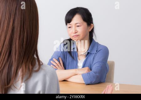 Imprenditrice avente una riunione Foto Stock