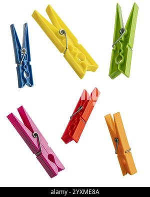 set colorato in plastica clothespin con sfondo trasparente Foto Stock