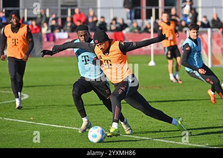 Leroy SANE Bayern Muenchen, Aktion, Zweikampf. Oeffentliches Training FC Bayern Muenchen auf dem Trainingsgelaende an der Saebener Strasse AM 17.12..2024. Fussball 1. Bundesliga,Saison 2024/2025 *** Leroy sane Bayern Muenchen , azione,duello pubblico allenamento FC Bayern Muenchen sul campo di allenamento di Saebener Strasse il 17 12 2024 calcio 1 Bundesliga,stagione 2024 2025 Foto Stock