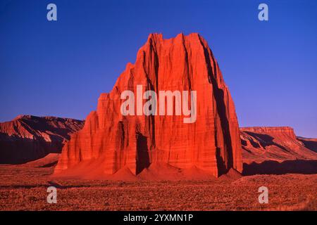 Tempio del sole, all'alba, Lower Cathedral Valley, Capitol Reef National Park, Utah, Stati Uniti Foto Stock