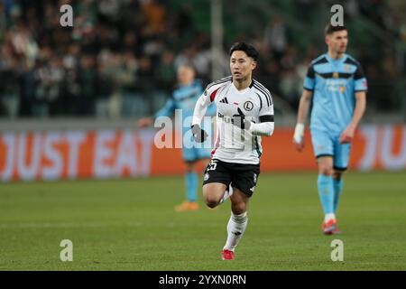 Ryoya Morishita della Legia Warszawa visto in azione durante la partita di UEFA Conference League 2024/2025 tra la Legia Warszawa e il FC Lugano allo stadio municipale Marshall Jozef Pilsudskis. Punteggio finale; Legia Warszawa 1 : 2 FC Lugano. Foto Stock