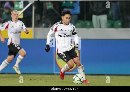 Ryoya Morishita della Legia Warszawa visto in azione durante la partita di UEFA Conference League 2024/2025 tra la Legia Warszawa e il FC Lugano allo stadio municipale Marshall Jozef Pilsudskis. Punteggio finale; Legia Warszawa 1 : 2 FC Lugano. Foto Stock