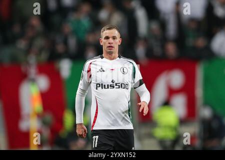 Kacper Chodyna del Legia Warszawa visto durante la partita di UEFA Conference League 2024/2025 tra Legia Warszawa e FC Lugano allo stadio municipale Marshall Jozef Pilsudskis. Punteggio finale; Legia Warszawa 1 : 2 FC Lugano. Foto Stock