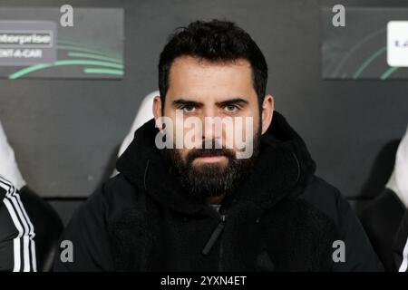 Varsavia, Polonia. 12 dicembre 2024. Allenatore Goncalo Feio del Legia Warszawa visto durante la partita di UEFA Conference League 2024/2025 tra Legia Warszawa e FC Lugano allo stadio municipale Marshall Jozef Pilsudskis. Punteggio finale; Legia Warszawa 1 : 2 FC Lugano. (Foto di Grzegorz Wajda/SOPA Images/Sipa USA) credito: SIPA USA/Alamy Live News Foto Stock