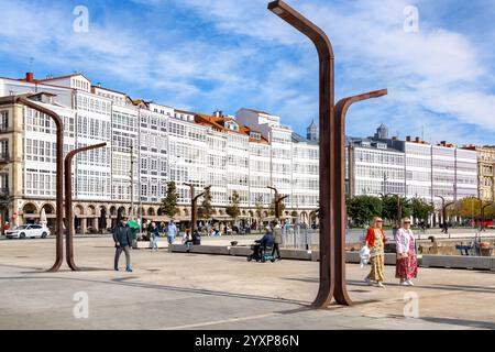 A Coruna, Spagna, edifici con facciata in vetro e balconi, Avenida da Marina, conosciuta anche come la città di cristallo, la Coruna, Galizia Foto Stock