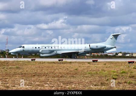 Un aereo R-99 dell'aeronautica militare brasiliana che ruba alla Natal Air Force base, in Brasile. Foto Stock