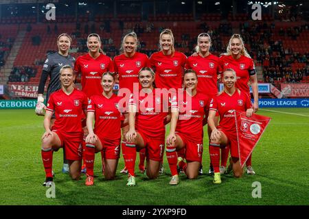 Enschede, Paesi Bassi. 17 dicembre 2024. ENSCHEDE, Stadium De Grolsch veste, 17-12-2024, stagione 2024/2025, UEFA Champions League femminile. Durante la partita Twente - Celtic (donne), foto della squadra FC Twente Credit: Pro Shots/Alamy Live News Foto Stock