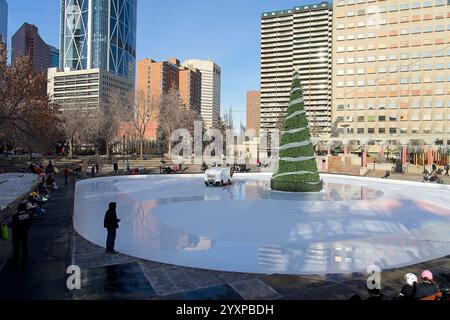 Calgary Canada - 29 dicembre 2023 - pattinaggio all'Olympic Plaza nel centro di Calgary Canada Foto Stock