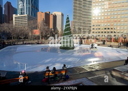 Calgary Canada - 29 dicembre 2023 - pattinaggio all'Olympic Plaza nel centro di Calgary Canada Foto Stock