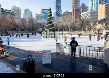 Calgary Canada - 29 dicembre 2023 - pattinaggio all'Olympic Plaza nel centro di Calgary Canada Foto Stock