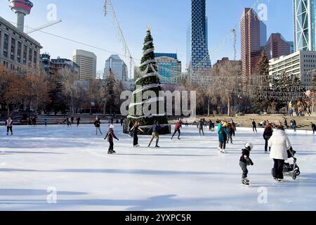 Calgary Canada - 29 dicembre 2023 - pattinaggio all'Olympic Plaza nel centro di Calgary Canada Foto Stock