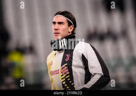 Torino, Italia. 17 dicembre 2024. JuventusÕ Dusan Vlahovic prima della partita di Coppa Italia tra Juventus e Cagliari allo Stadio Juventus, 17 dicembre 2024. Sport - calcio (foto Fabio Ferrari/LaPresse) crediti: LaPresse/Alamy Live News Foto Stock