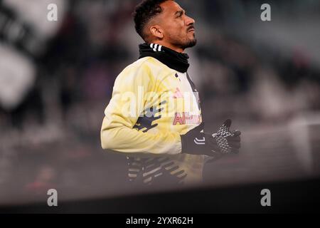 Torino, Italia. 17 dicembre 2024. JuventusÕ Danilo prima della partita di Coppa Italia tra Juventus e Cagliari allo Stadio Juventus, 17 dicembre 2024. Sport - calcio (foto Fabio Ferrari/LaPresse) crediti: LaPresse/Alamy Live News Foto Stock