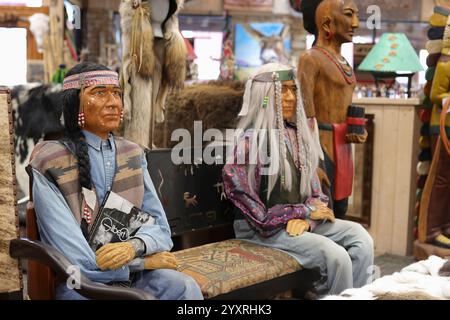 La vecchia Scottsdale è piena di numerosi negozi, negozi di articoli da regalo, ristoranti, ecc. Anche la storia dei nativi americani qui è un grande interesse. Molti Navaho goo Foto Stock