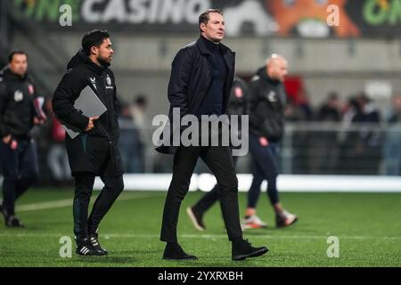 Maastricht, Paesi Bassi. 17 dicembre 2024. Maastricht - allenatore del Feyenoord Brian Priske durante il secondo turno della KNVB Beker 2024/2025, la coppa nazionale olandese. La partita è ambientata tra MVV Maastricht e Feyenoord allo Stadion De Geusselt il 17 dicembre 2024 a Maastricht, nei Paesi Bassi. Credito: Foto Box to Box/Alamy Live News Foto Stock