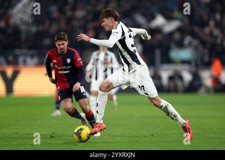 Torino, Italia. 17 dicembre 2024. Nicolo Savona della Juventus FC in azione durante la gara di Coppa Italia di 16 partite tra Juventus FC e Cagliari calcio all'Allianz Stadium il 17 dicembre 2024 a Torino. Crediti: Marco Canoniero/Alamy Live News Foto Stock