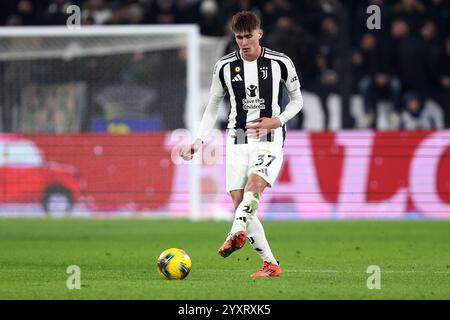 Torino, Italia. 17 dicembre 2024. Nicolo Savona della Juventus FC in azione durante la gara di Coppa Italia di 16 partite tra Juventus FC e Cagliari calcio all'Allianz Stadium il 17 dicembre 2024 a Torino. Crediti: Marco Canoniero/Alamy Live News Foto Stock