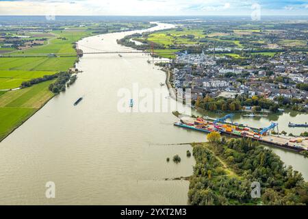 Vista aerea, porto di Emmerich, Löwenberger Landwehr con terminal container, ponte sul Reno Emmerich e fiume Reno con navigazione interna, Emmerich ON Foto Stock