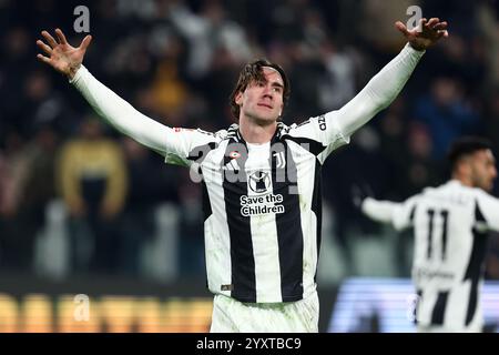 Torino, Italia. 17 dicembre 2024. Dusan Vlahovic della Juventus FC gesti durante la gara di Coppa Italia di 16 partite tra Juventus FC e Cagliari calcio all'Allianz Stadium il 17 dicembre 2024 a Torino. Crediti: Marco Canoniero/Alamy Live News Foto Stock