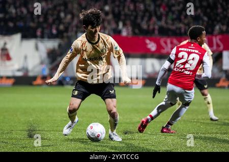 Maastricht, Paesi Bassi. 17 dicembre 2024. Maastricht - in-beom Hwang del Feyenoord durante il secondo round della KNVB Beker 2024/2025, la coppa nazionale olandese. La partita è ambientata tra MVV Maastricht e Feyenoord allo Stadion De Geusselt il 17 dicembre 2024 a Maastricht, nei Paesi Bassi. Credito: Foto Box to Box/Alamy Live News Foto Stock