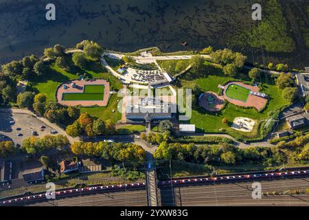 Vista aerea, casa sulla spiaggia di Salitos Beach Hengsteysee con piscina all'aperto a sud, binari ferroviari, Boele, Hagen, zona della Ruhr, Renania settentrionale-Vestfalia, GE Foto Stock