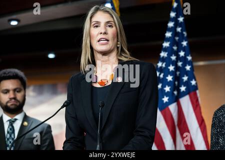Washington, Stati Uniti. 17 dicembre 2024. Il rappresentante degli Stati Uniti Lori Trahan (D-ma) parla a una conferenza stampa presso il Campidoglio degli Stati Uniti. Credito: SOPA Images Limited/Alamy Live News Foto Stock