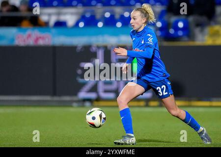 Vanessa Diehm (STG, 32), AM Ball, Freisteller, Ganzkörper, Einzelbild, Einzelfoto, Aktion, Action, 15.12.2024, Sinsheim (Hoffenheim) (Deutschland), Fussball, Google Pixel Frauen-Bundesliga, TSG 1899 Hoffenheim - SGS Essen, LE NORMATIVE DFB/DFL VIETANO QUALSIASI USO DI FOTOGRAFIE COME SEQUENZE DI IMMAGINI E/O QUASI-VIDEO. Foto Stock