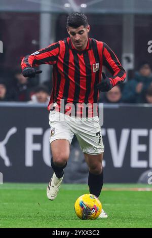 Milano, Italia. 15 dicembre 2024. Alvaro Morata dell'AC Milan visto in azione durante la partita di calcio di serie A 2024/25 tra AC Milan e Genoa CFC allo Stadio San Siro crediti: dpa/Alamy Live News Foto Stock