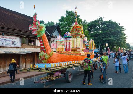 Festival delle barche leggere (Boun Lai Heua fai) a Luang Prabang, Laos Foto Stock