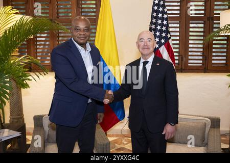 Il segretario della DHS Alejandro Mayorkas partecipa a un incontro bilaterale con la Colombia (53953696857). Foto Stock