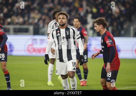 Torino, Italia. 17 dicembre 2024. Weston McKennie della Juventus FC durante la Coppa Italia 2024/25, partita di calcio tra Juventus FC e Cagliari calcio, il 17 dicembre 2024, all'Allianz Stadium di Torino. Foto Nderim Kaceli credito: Agenzia fotografica indipendente/Alamy Live News Foto Stock