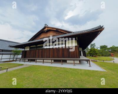 Palazzo Honmaru goten del Castello Nijo. Il castello di Nijo è un castello pianeggiante situato a Kyoto, in Giappone. Il castello di Nijo appartiene ai monumenti storici dell'antica Kyoto, a U Foto Stock