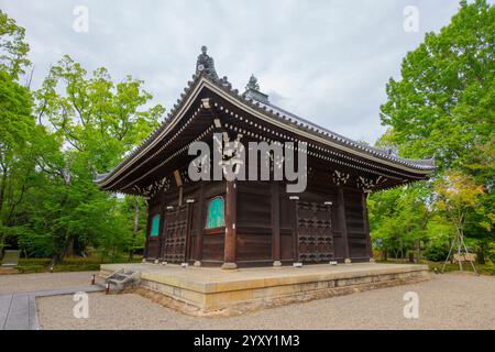 Kyozo (Sutra Repository) del Tempio Ninna Ji. Questo tempio è un tempio buddista Shingon nella storica città di Kyoto, in Giappone. Questo tempio appartiene all'Antico Foto Stock