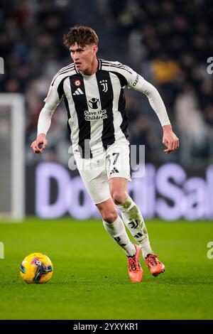 Torino, Italia. 17 dicembre 2024. Juventus' Nicolo' Savona durante la partita di Coppa Italia tra Juventus e Cagliari allo Stadio Juventus, il 17 dicembre 2024. Sport - calcio (foto Fabio Ferrari/LaPresse) crediti: LaPresse/Alamy Live News Foto Stock