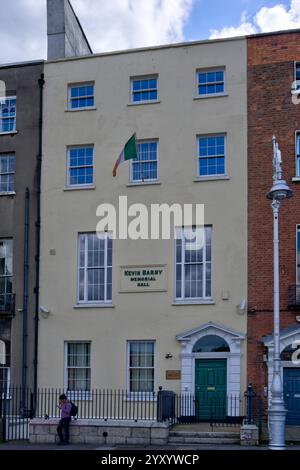 Dublino, Irlanda - 14 giugno 2024: Veduta della sede del Kevin Barry Memorial Hall di Sinn Fein Foto Stock