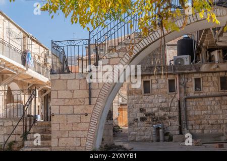 Gerusalemme, Stati Uniti. 17 dicembre 2024. Vista sul cortile dei vecchi edifici a Gerusalemme, Israele, il 17 dicembre 2024. (Foto di Lev Radin/Sipa USA) credito: SIPA USA/Alamy Live News Foto Stock