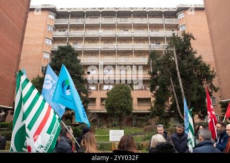 Torino, Italia. 18 dicembre 2024. Cerimonia in ricordo delle tre vittime per il crollo della gru in via Genova nel terzo anniversario della tragedia. Torino, Italia - Marted&#xec;, 18 dicembre 2024 - Cronaca - foto Andrea Alfano/LaPresse cerimonia che ricorda tre vittime per via Genova gru crollato nel terzo anniversario della tragedia. Torino, Italia - mercoledì 18 dicembre 2024 - News - Andrea Alfano/LaPresse credito: LaPresse/Alamy Live News Foto Stock