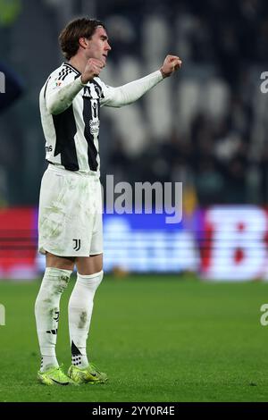 Torino, Italia. 17 dicembre 2024. Dusan Vlahovic della Juventus FC gesti durante la gara di Coppa Italia delle 16 partite tra Juventus FC e Cagliari calcio all'Allianz Stadium il 17 dicembre 2024 a Torino. Crediti: Marco Canoniero/Alamy Live News Foto Stock